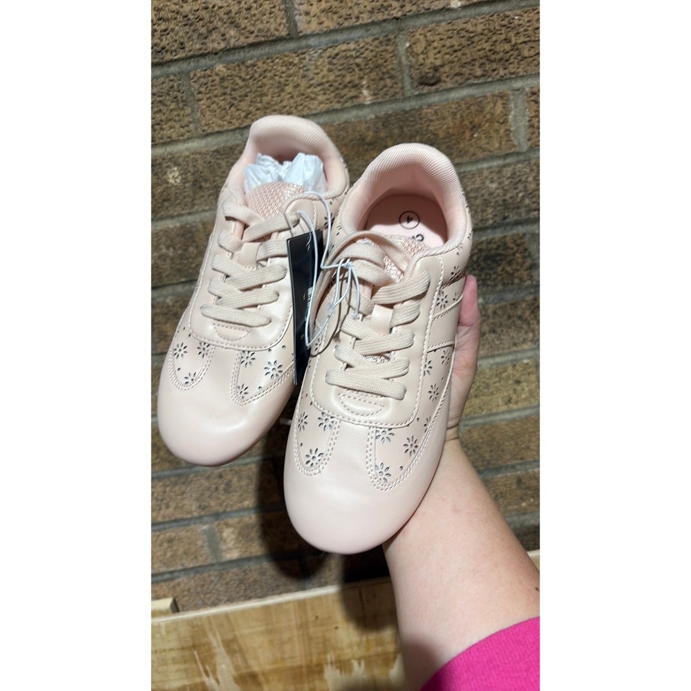 Art Class Regina Lace Up Sneakers Girls Size 4 Blush Pink Floral Cutout Shoes